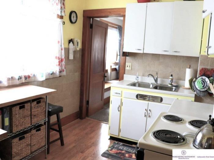 1445 S 15th St - Photo 2 of 11