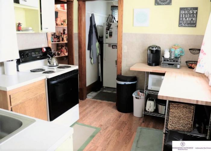 1445 S 15th St - Photo 3 of 11