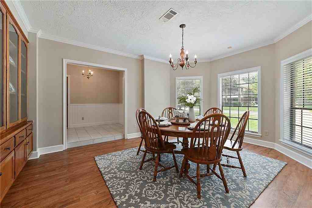 8716 Bent Tree Dr - Photo 3 of 27