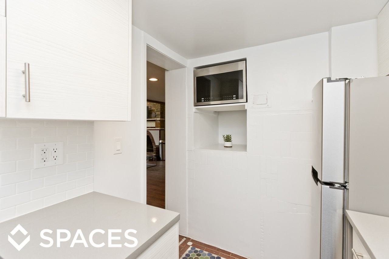 163 W Schiller - Photo 3 of 13