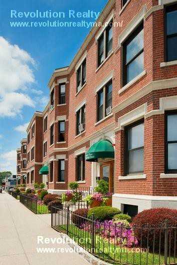 524 Cambridge St #3 - Photo 3 of 9