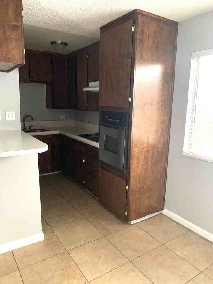 221 East Burnett Street - Photo 3 of 6