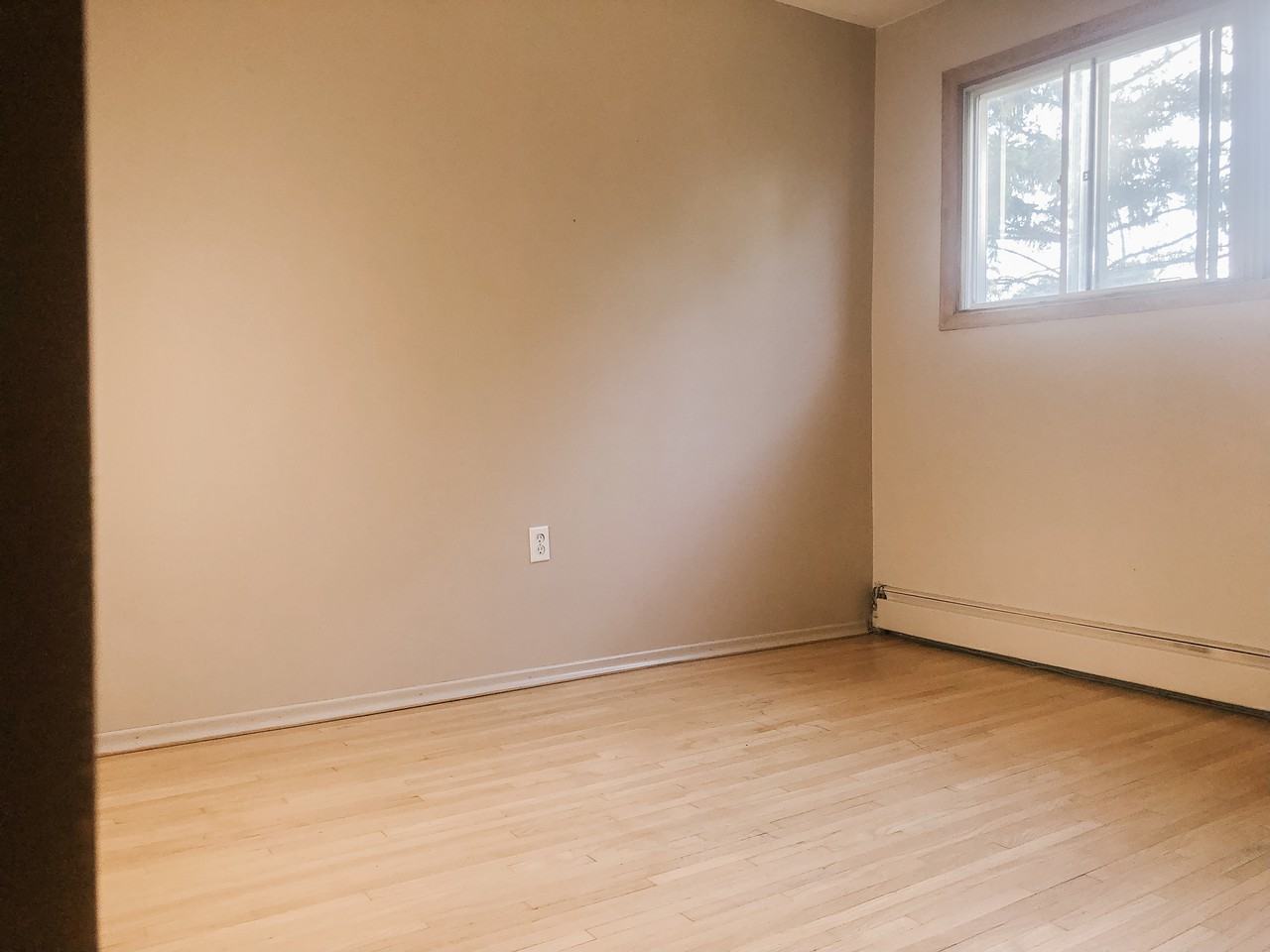 431 6 Avenue Northwest #5 - Photo 2 of 5