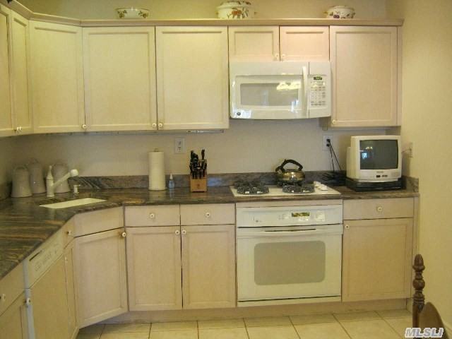 1 Portico Ct - Photo 3 of 12