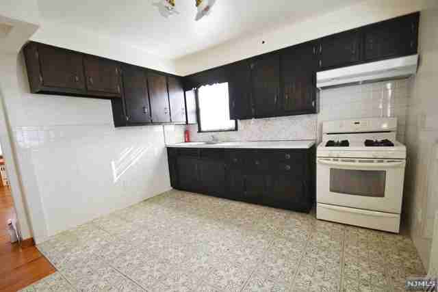 30 Strong St - Photo 2 of 6