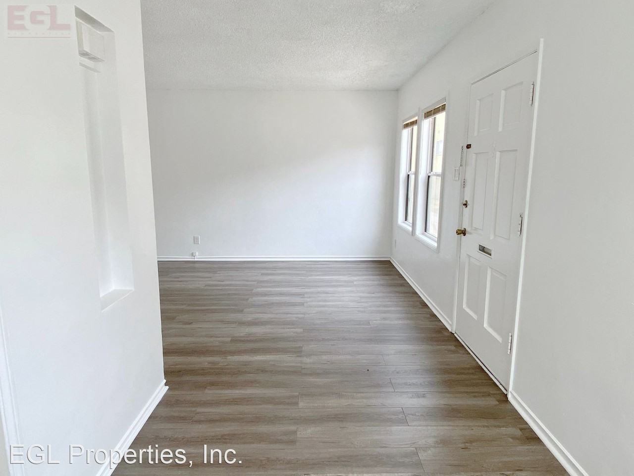 315 W Queen St - Photo 3 of 7