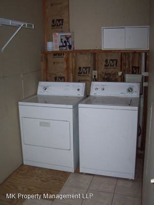 2120 Green Ave - Photo 3 of 11