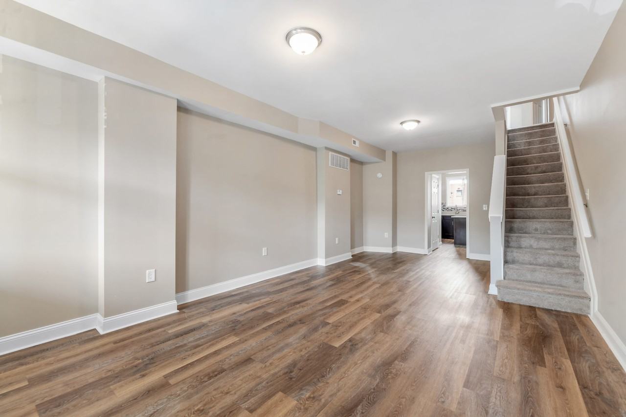 416 Ilchester Ave - Photo 3 of 20