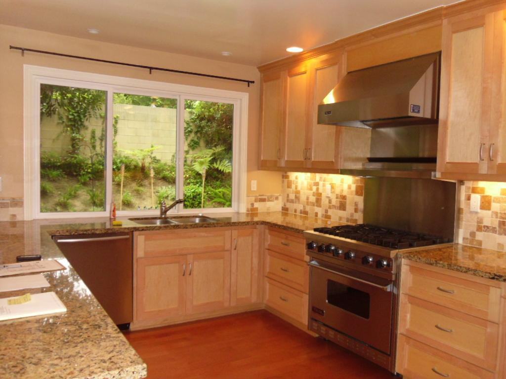 925 N Hillside Dr - Photo 2 of 25