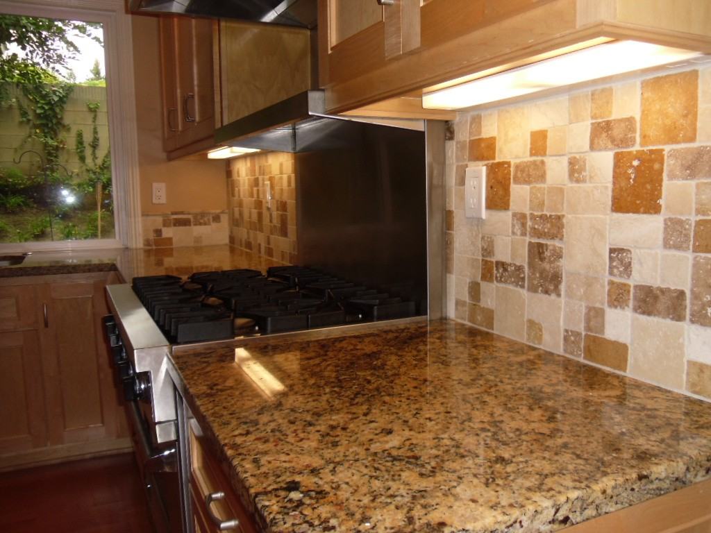 925 N Hillside Dr - Photo 3 of 25