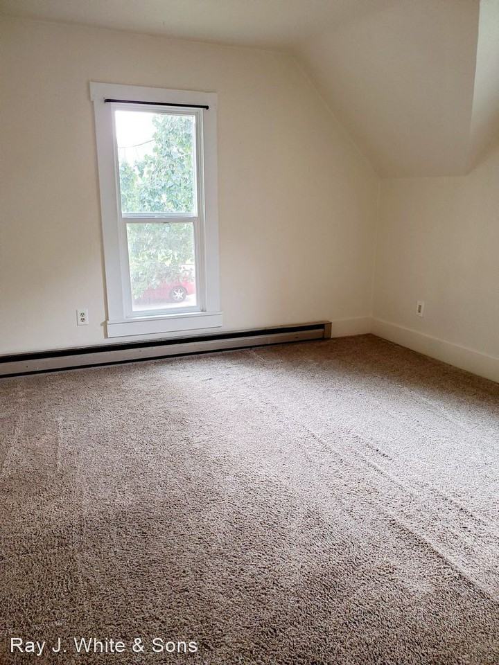 1215 8TH ST - Photo 3 of 5