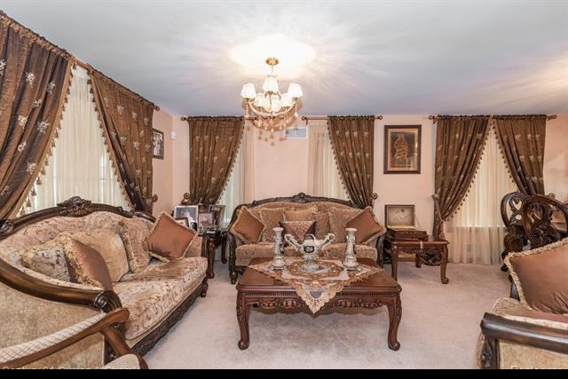 6946 Middlepointe St - Photo 3 of 32