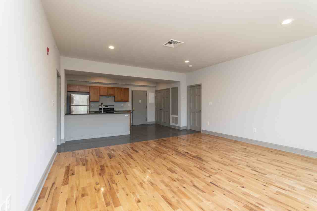 4323 Spruce Street - Photo 7 of 49