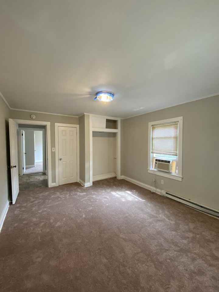 1302 Robbins Dr - Photo 3 of 4