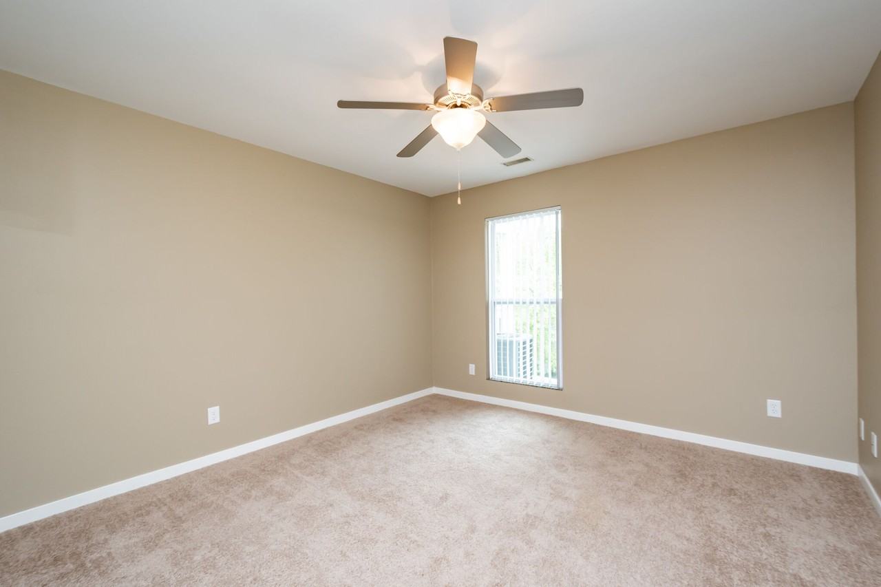 1000 Oakcrest St #106 - Photo 5 of 17