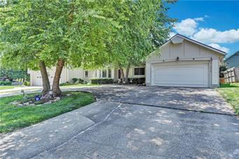 10234 Rosehill Rd - Photo 2 of 21