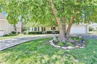 10234 Rosehill Rd - Photo 3 of 21