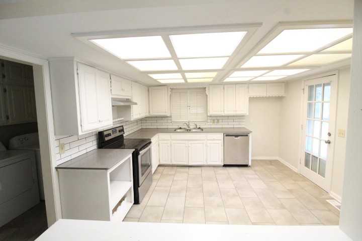 2436 Huntleigh Drive - Photo 3 of 14