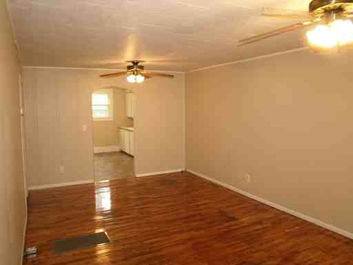 1011 10th Rd - Photo 2 of 30