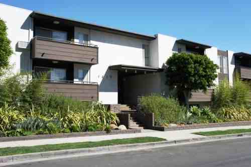 1310 Wellesley Ave #208
