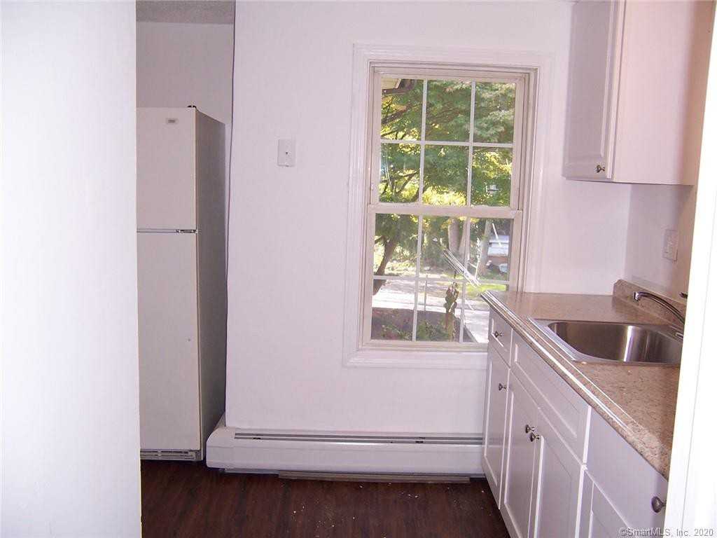 728 728 Main Street Unit 2nd floor - Photo 3 of 17