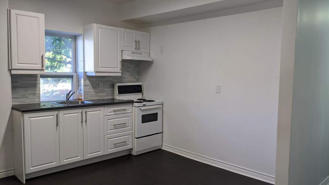 159 Gladstone - Photo 2 of 10