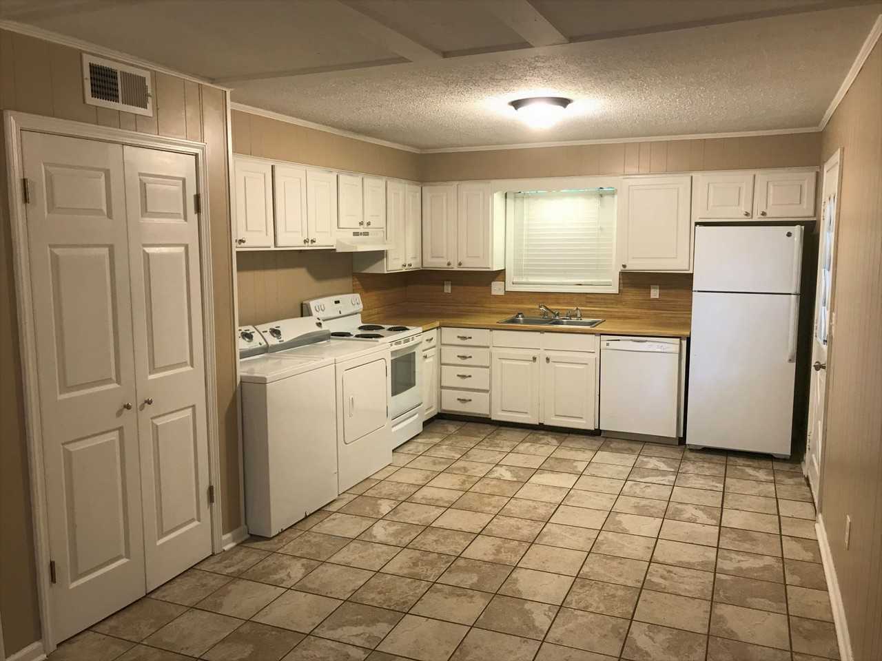 226 James Circle #226 - Photo 2 of 10