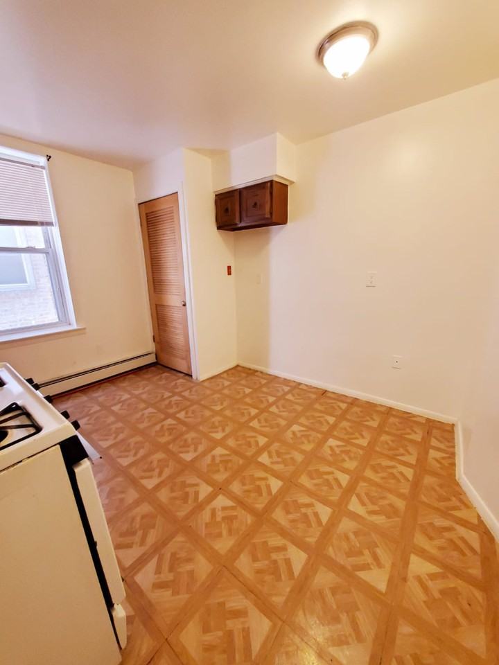 318 Danforth Ave #1H - Photo 2 of 4