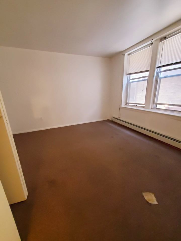 318 Danforth Ave #1H - Photo 3 of 4