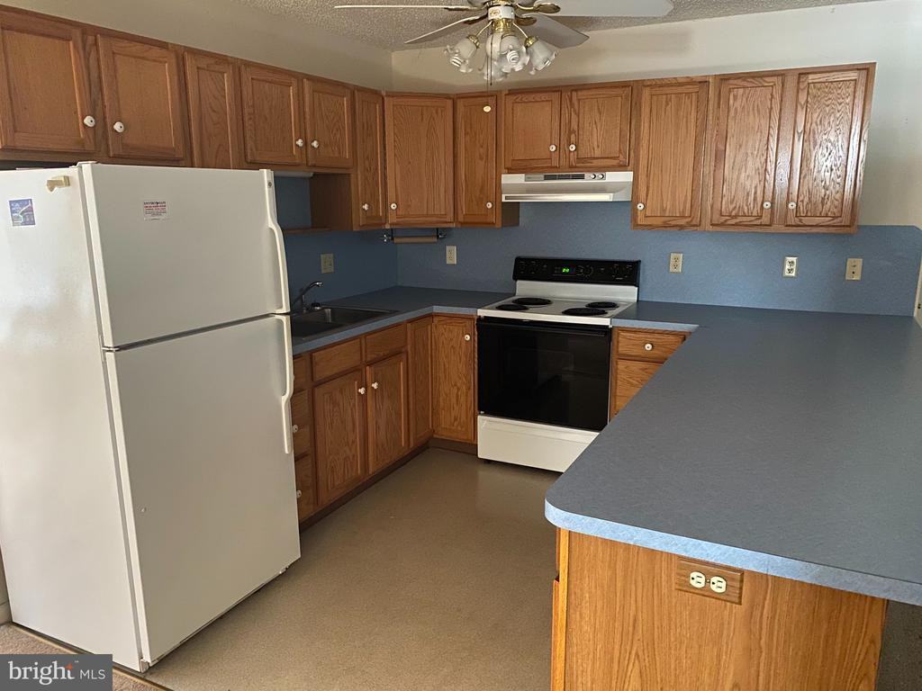 443 Broad St - Photo 2 of 10