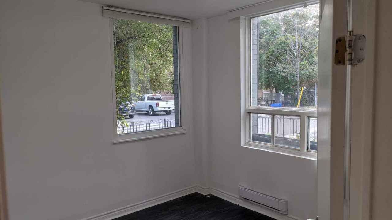 159 Gladstone - Photo 3 of 10