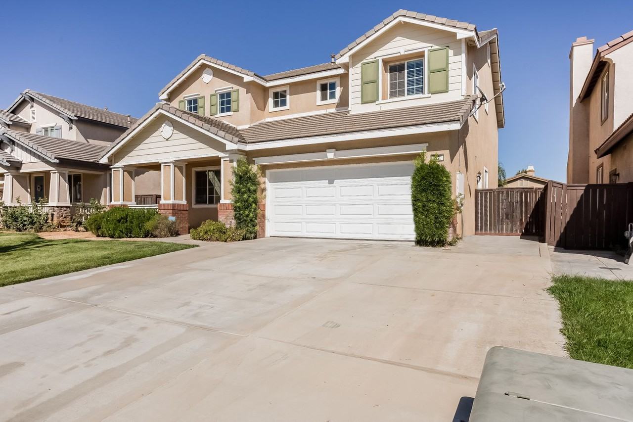 52 Ivory Ave - Photo 2 of 23