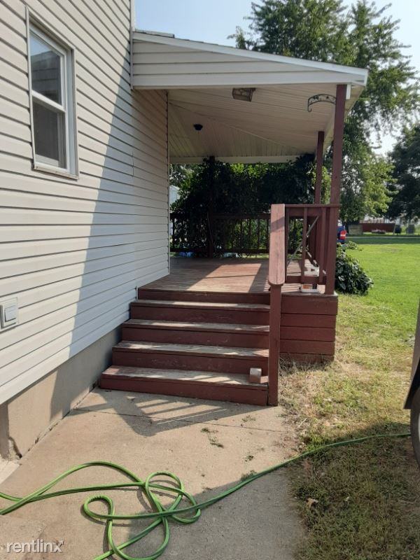 318 Beach St S - Photo 2 of 18