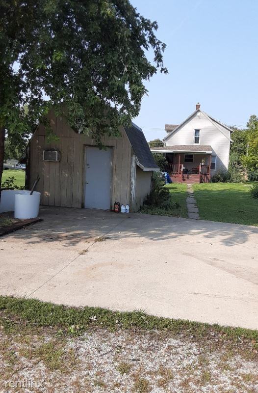 318 Beach St S - Photo 3 of 18