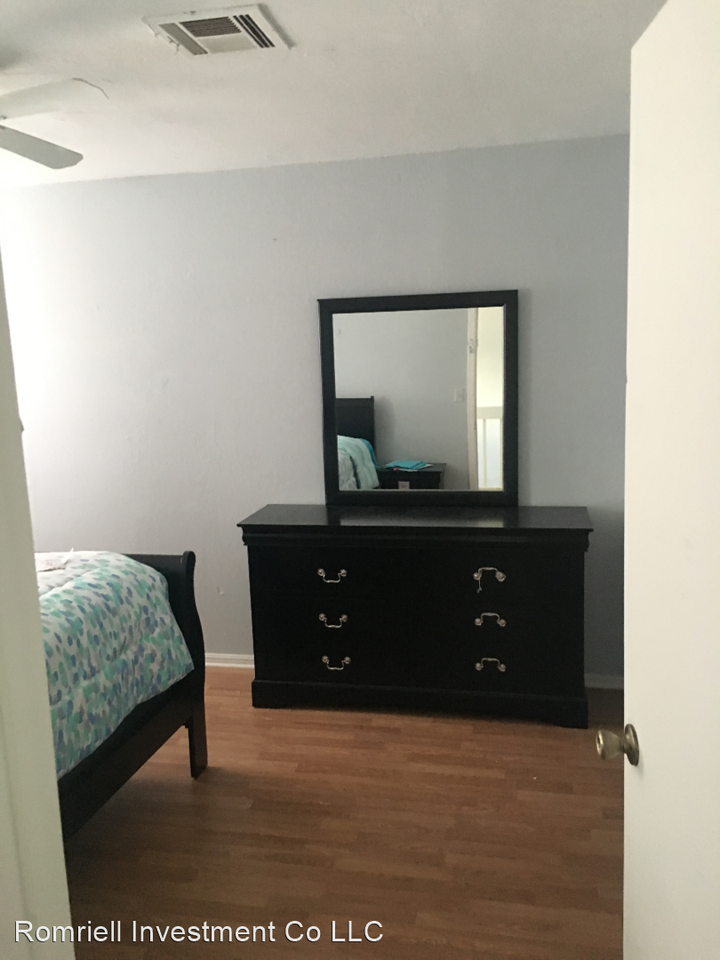 6018 Nw 53rd Ter - Photo 3 of 9