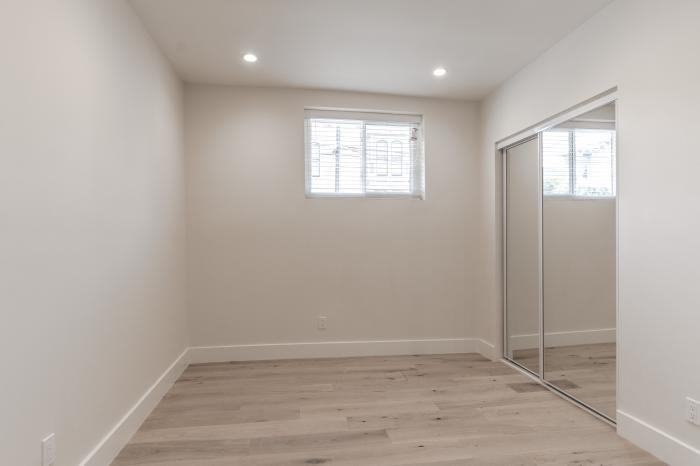 300 Waller St - Photo 3 of 15