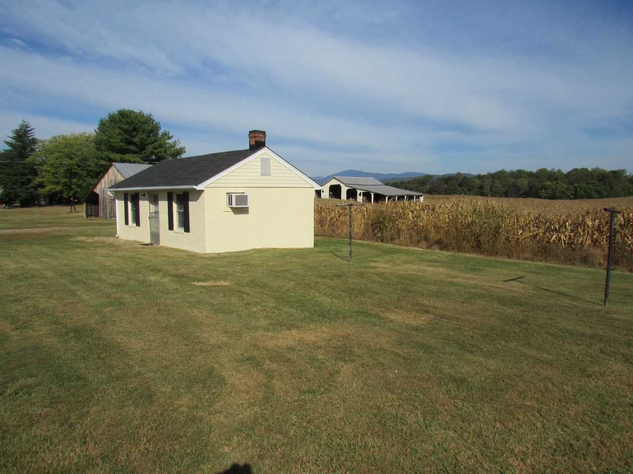 3635 Shelby Rd - Photo 3 of 16