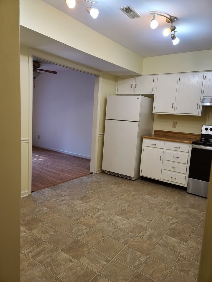 6416 Meadow View Dr - Photo 5 of 24