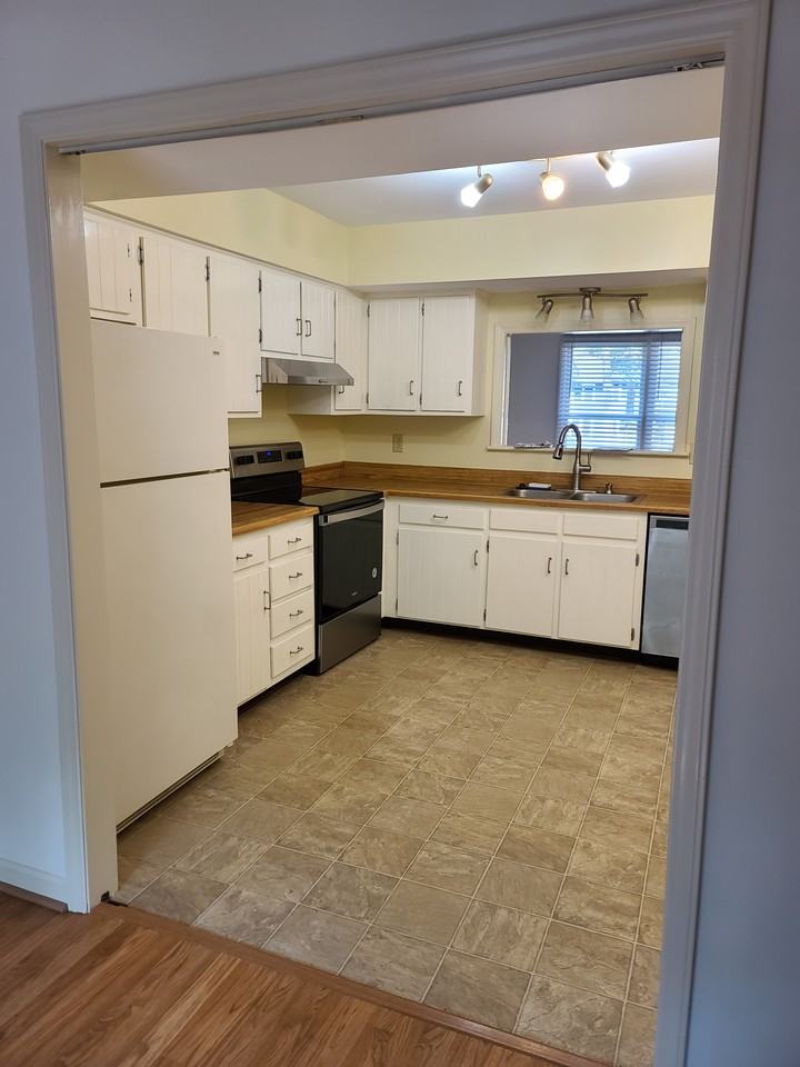6416 Meadow View Dr - Photo 7 of 24