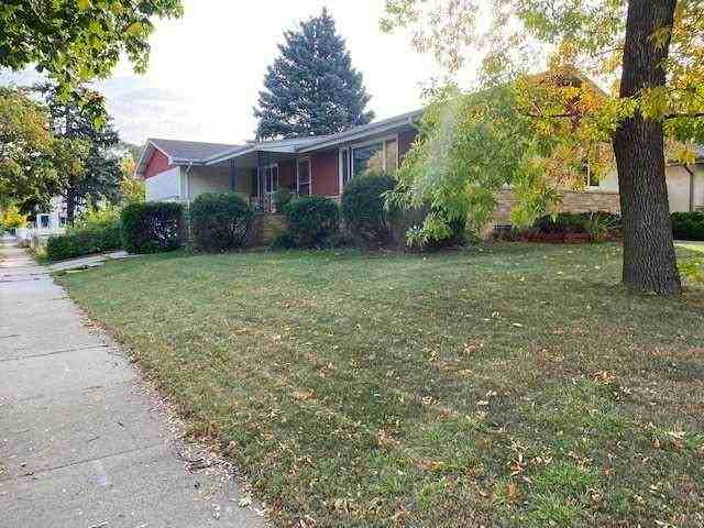 827 2nd St Ne - Photo 2 of 10