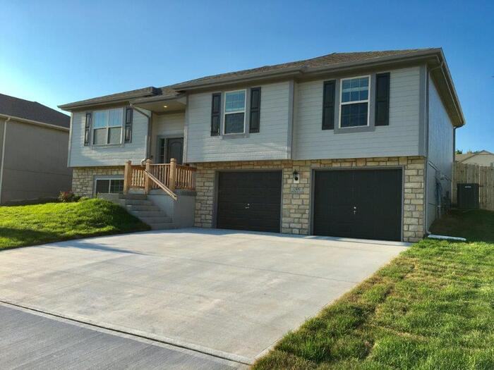 1309 Nw Hilltop Ln - Photo 3 of 21
