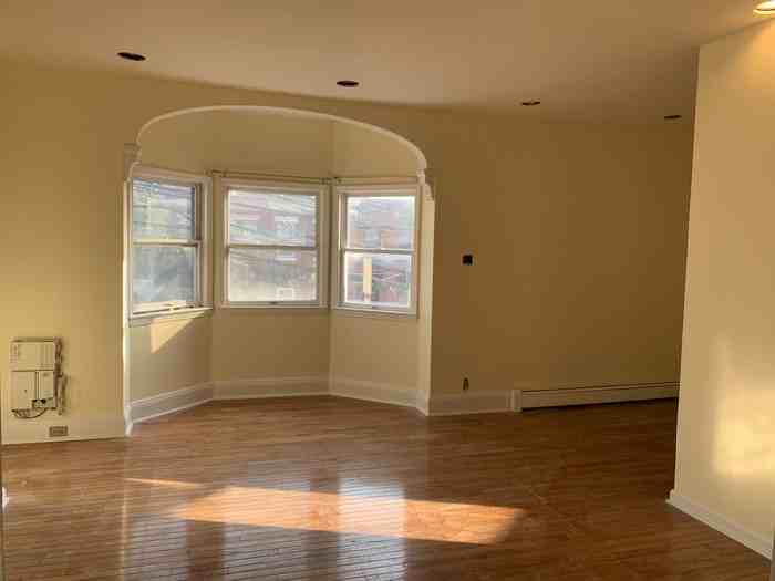 268 Saint Pauls Ave - Photo 2 of 12