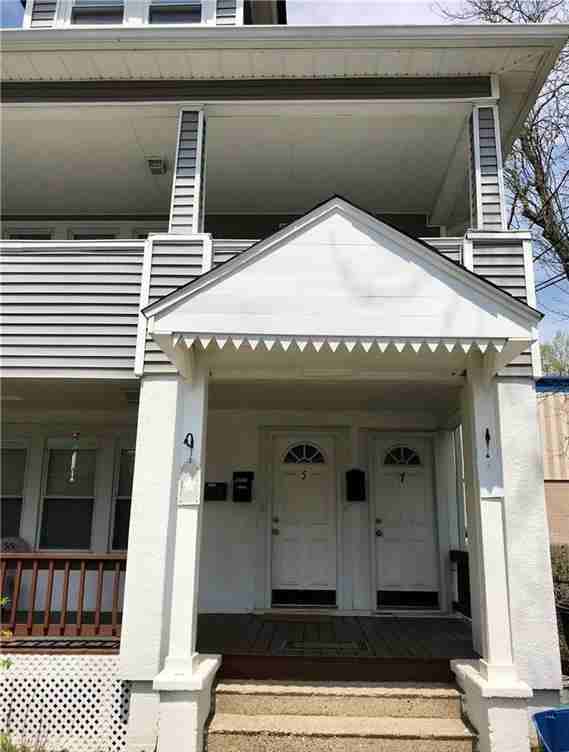 7 Holly Pl - Photo 2 of 25