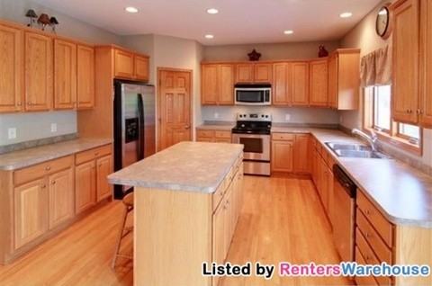 1147 Trellis St - Photo 3 of 15