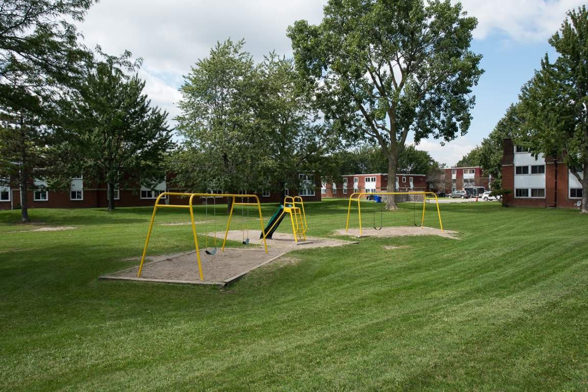 Hawthorne Townhomes - Photo 3 of 13