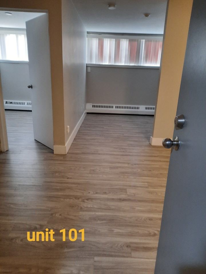 345 Barber St - Photo 3 of 4