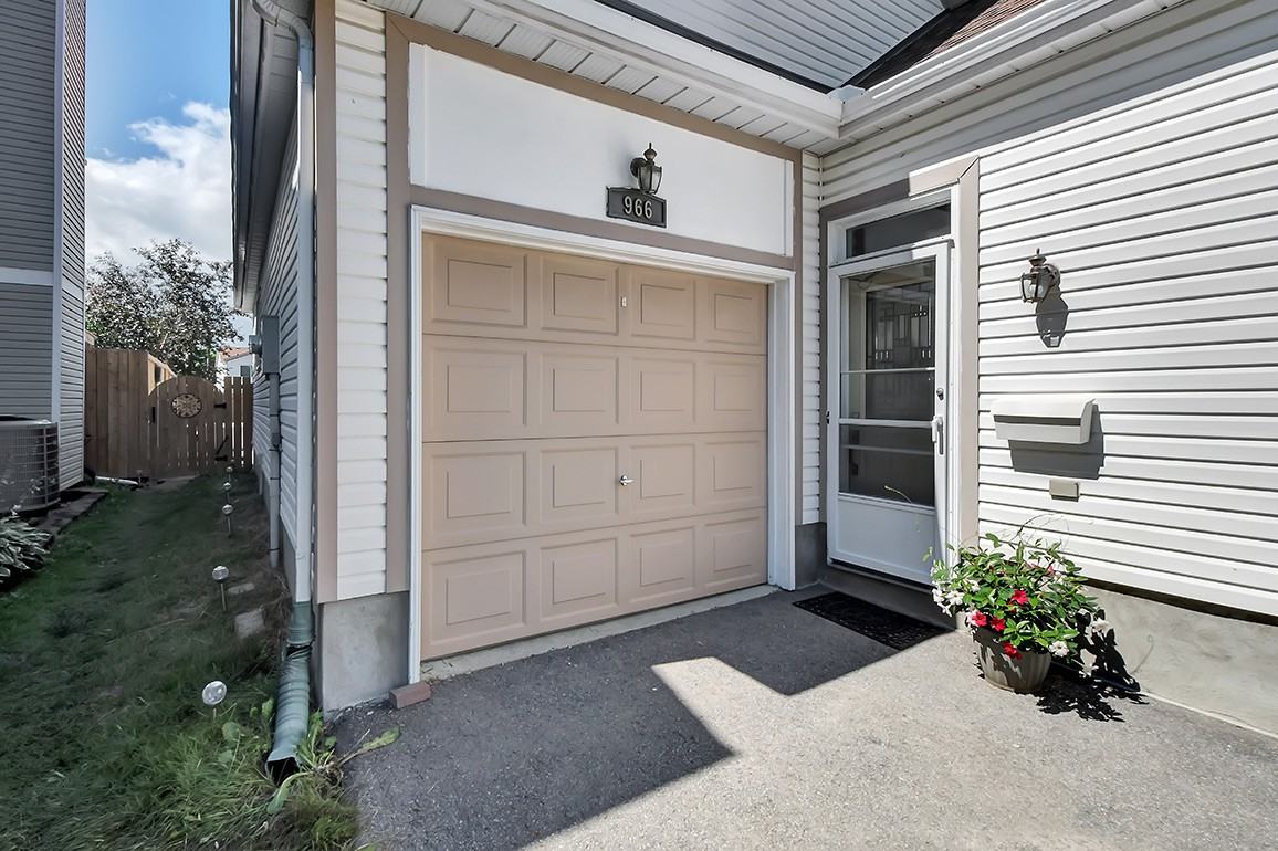 966 Sheenboro Crescent - Photo 3 of 32