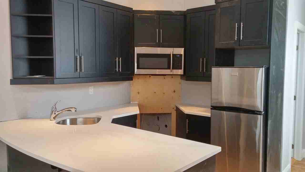 338 A - 338 Somerset Street E