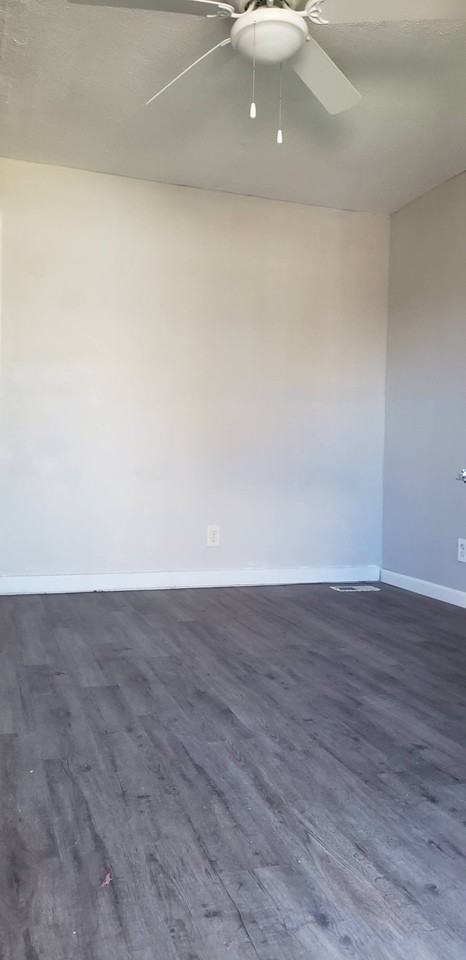 2523 1/2 Shriver Ave - Photo 2 of 9