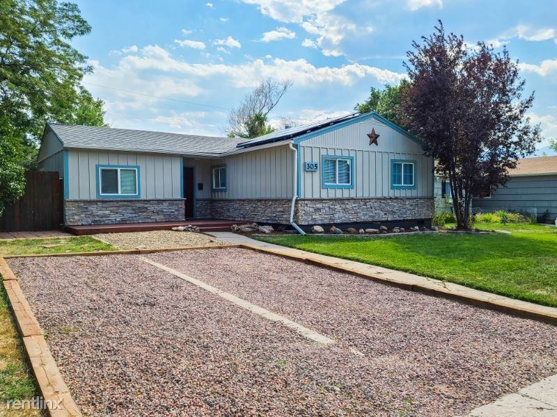 305 Redwood Dr - Photo 3 of 21